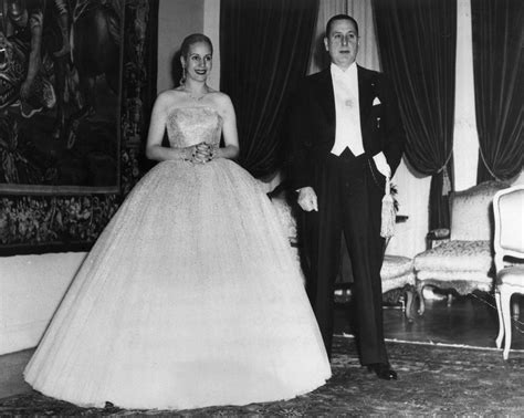 eva peron veste dior|Evita Perón: la ‘reina’ que vistió de Dior y para quien Ferragamo .